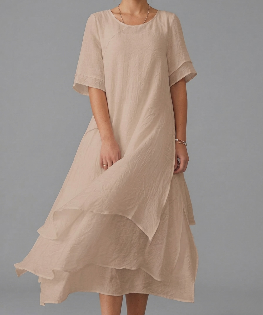 Avora Lyon | Robe décontractée à manches courtes fendues