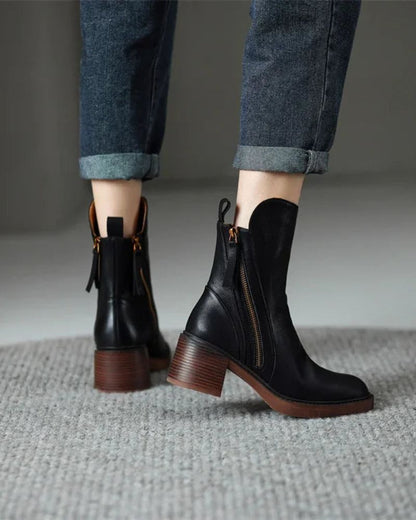 Avora Lyon | Botte en cuir noire avec un talon confortable, élégante et intemporelle