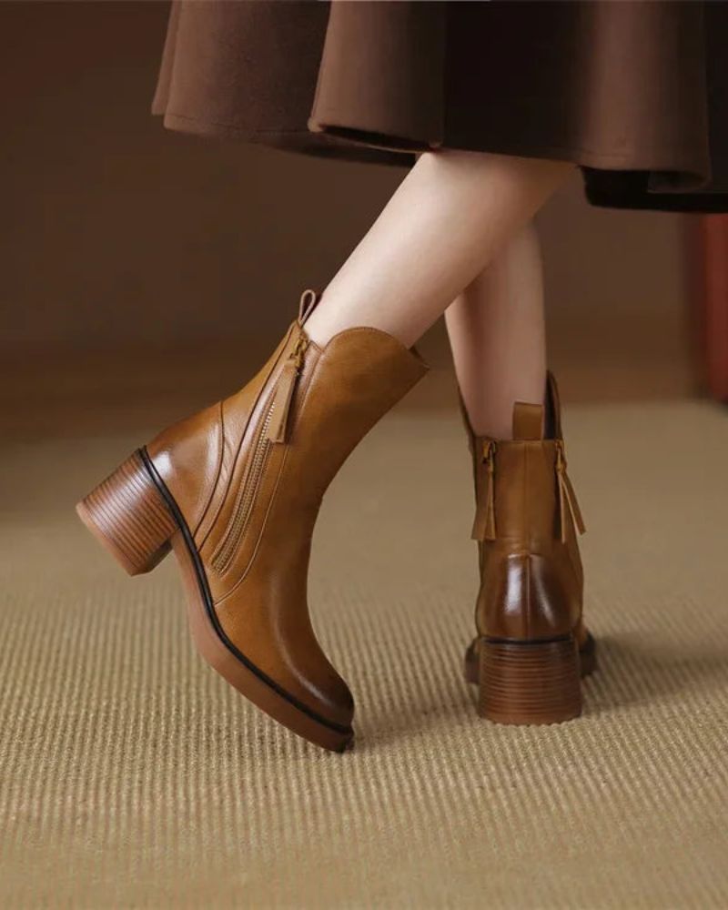 Avora Lyon | Botte en cuir noire avec un talon confortable, élégante et intemporelle