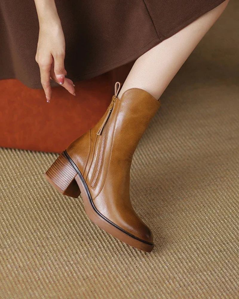 Avora Lyon | Botte en cuir noire avec un talon confortable, élégante et intemporelle