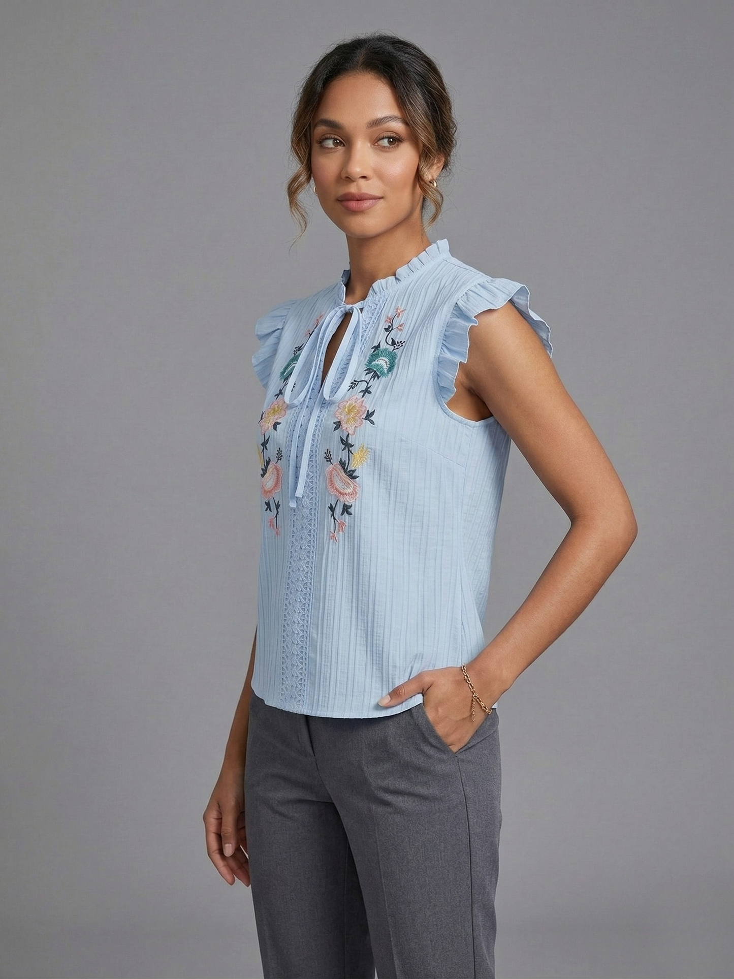 Avora Lyon | Blouse brodée sans manches