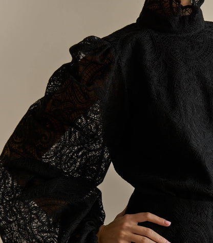 Avora Lyon | Ensemble deux pièces tendance avec manches lanternes, col montant et dentelle