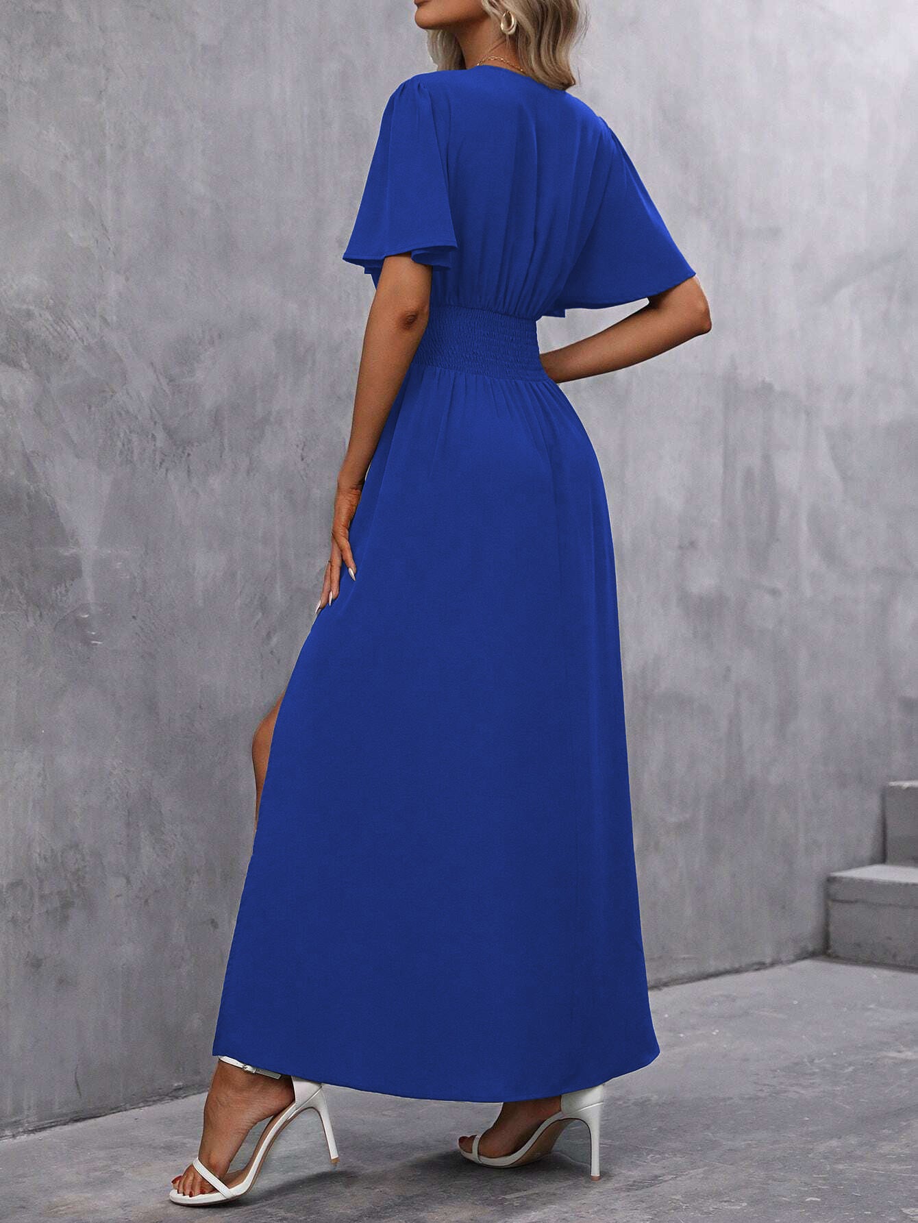 Avora Lyon | Robe longue élégante à manches larges