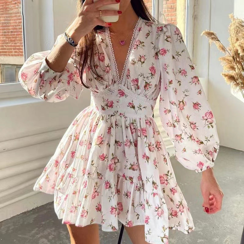 Avora Lyon | Robe courte élégante en dentelle douce