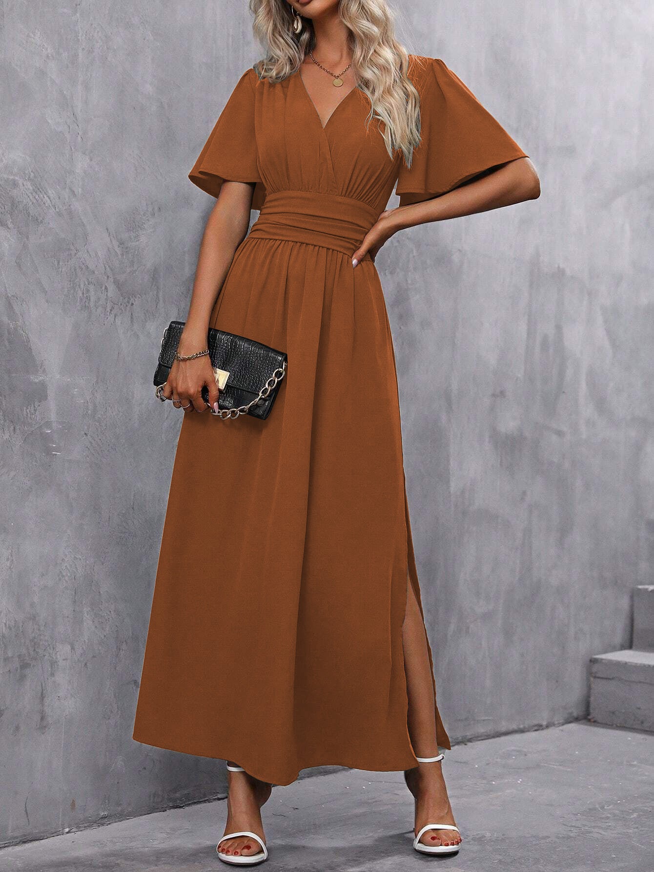 Avora Lyon | Robe longue élégante à manches larges