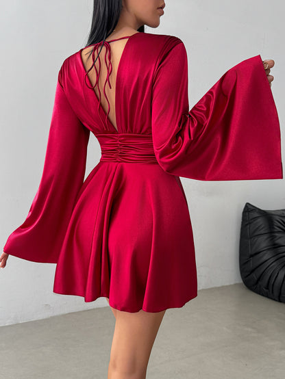 Avora Lyon | Robe élégante à col en V et manches longues