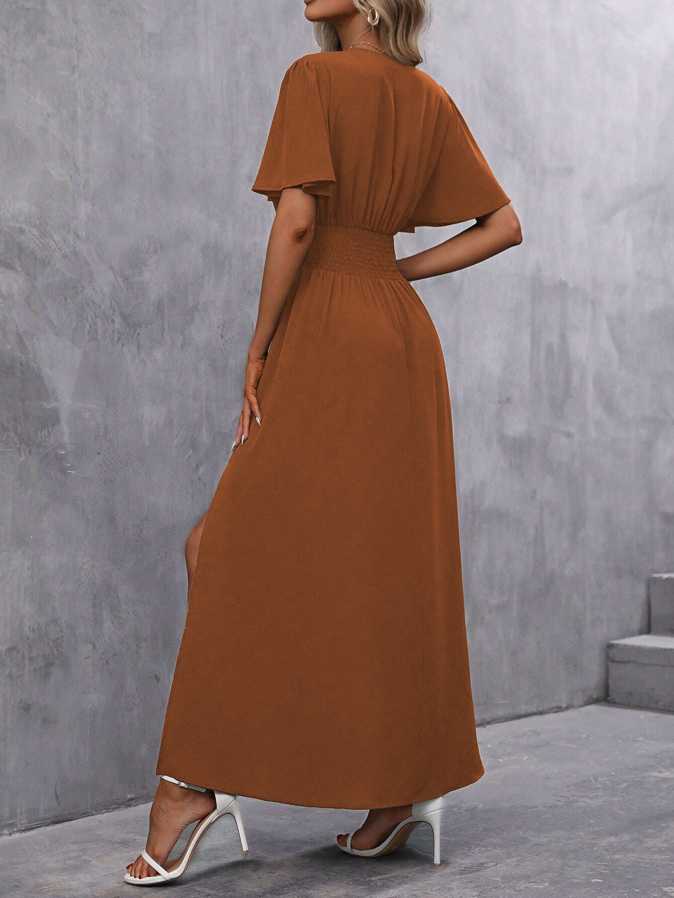 Avora Lyon | Robe longue élégante à manches larges