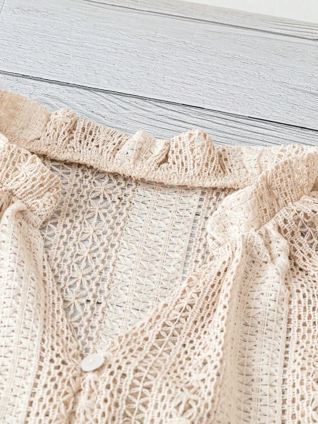 Avora Lyon | Chemisier en dentelle à col en V