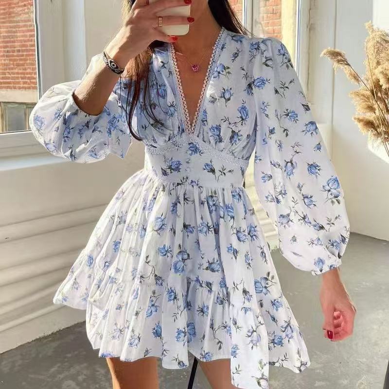 Avora Lyon | Robe courte élégante en dentelle douce