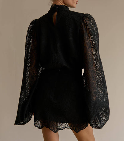 Avora Lyon | Ensemble deux pièces tendance avec manches lanternes, col montant et dentelle