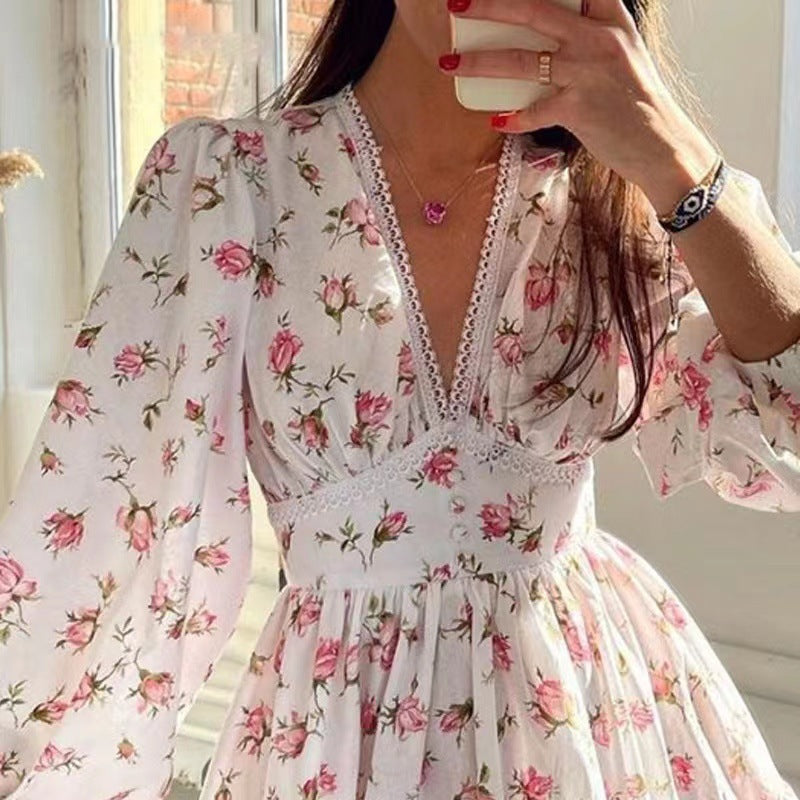 Avora Lyon | Robe courte élégante en dentelle douce