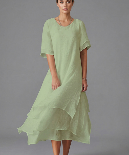 Avora Lyon | Robe décontractée à manches courtes fendues