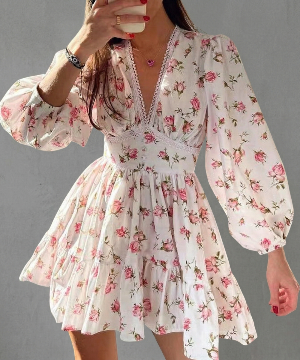 Avora Lyon | Robe courte élégante en dentelle douce
