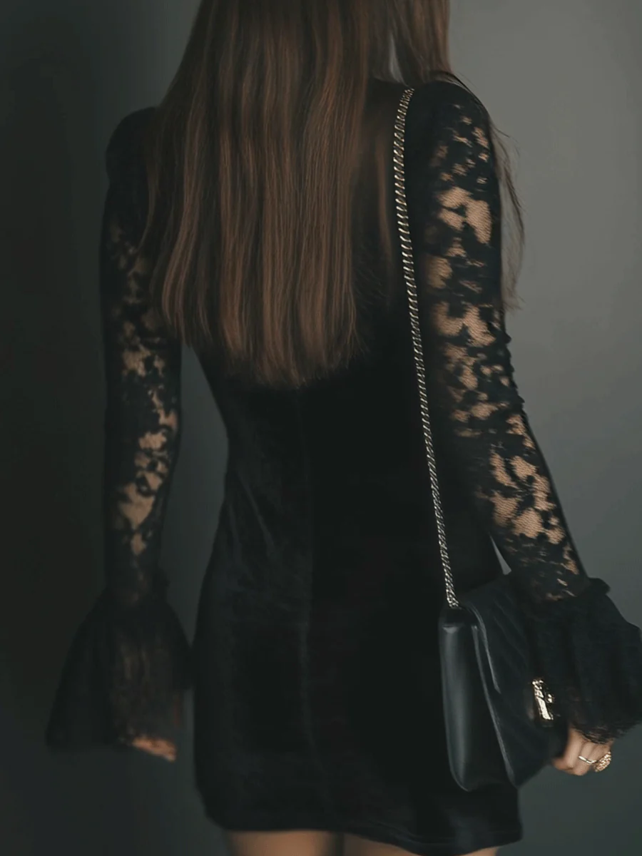 Avora Lyon | Mini robe en velours et dentelle Avora
